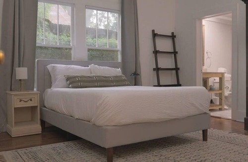Freetown - Port Rico House | Stroll to Live Music and Dining Scene