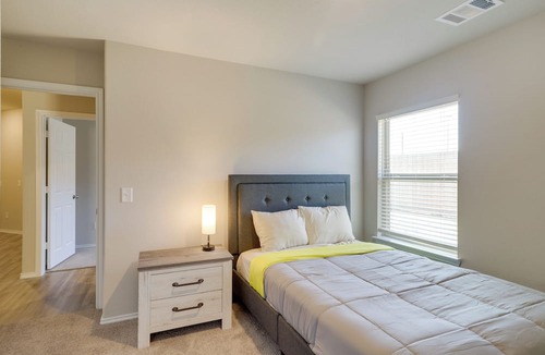 Spring Cottage | Brand New Spring Home < 1 Mi to Old Town!