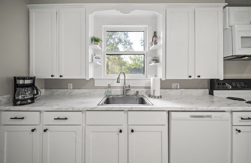 Pineville Apartment | Remodeled Historical Apt with comfortable furnishings. Safe, convenient area