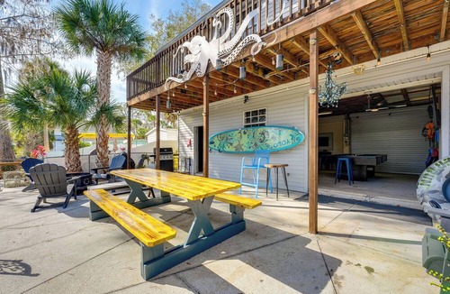 Weeki Wachee Gardens Cottage | Waterfront Weeki Wachee Home w/Dock & Game Room!