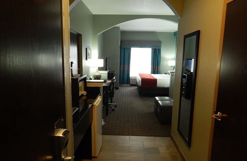 Tampa Hotel | Comfort Suites Tampa - Brandon