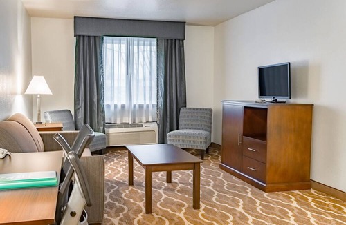 Salmon Creek Hotel | Quality Inn & Suites Vancouver North