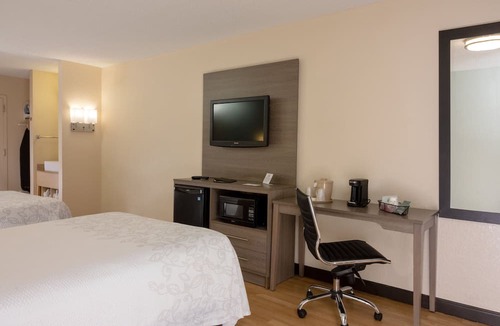 Seybold Hotel | Red Roof Inn PLUS+ Miami Airport