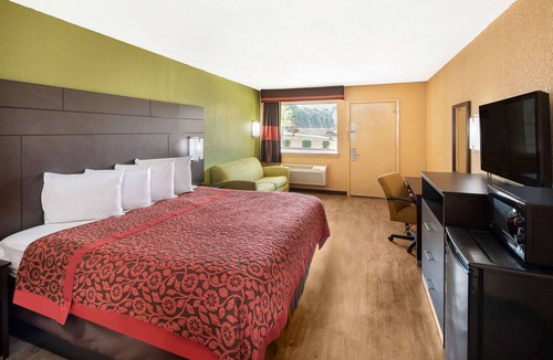Tupelo Hotel | Days Inn by Wyndham Tupelo