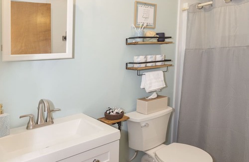 Baldwin Cottage | 1 Acre Lakefront Private Cottage. Sleeps 8, Dog Friendly with kayaks and boat!