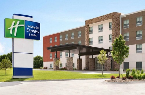 Dayton Hotel | Holiday Inn Express & Suites Dayton Highway 90 by IHG