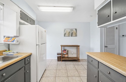Silver Sands Beach Cottage | Sea Esta - Minutes to Beach Pet-friendly!