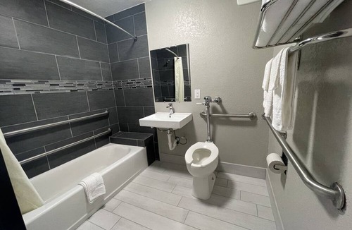 Farmerville Hotel | D'Arbonne Lake Motel