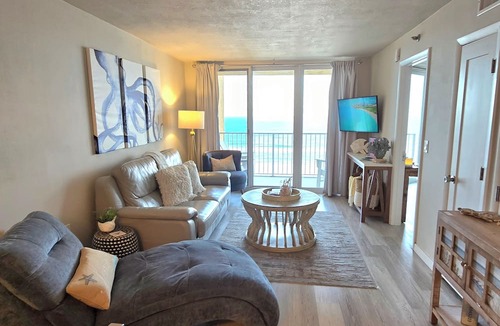 New Smyrna Beach Condo | SUMMER DEAL NSB🐬 POOL-AMAZING OCEAN VIEWS WALK TO FLAGLER,RESTAURANTS SHOPS