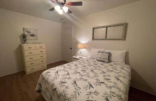 College Station Apartment | Wooded Private Retreat on 1.65 Acres10 min to Texas A&M!