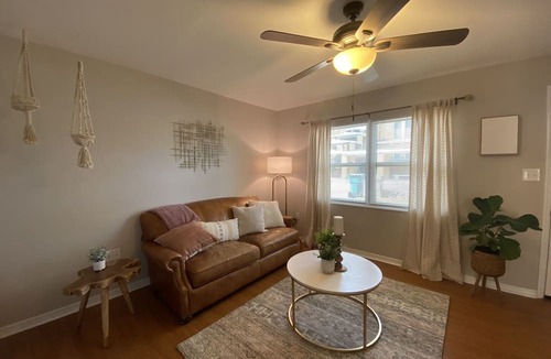 Historic District Apartment | Modern, pet friendly apartment walking distance to downtown.