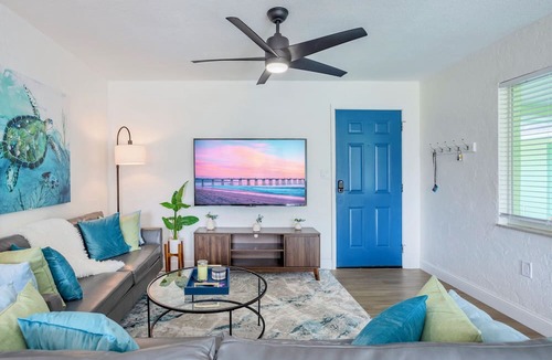 Dunedin Condo | Peaceful Locale King Beds 1 Mile 2 Honeymoon Isle 3 Miles 2 Downtown