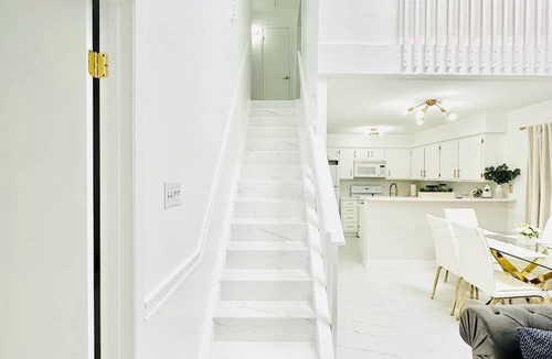 Sugar Land Condo | Luxury Touches + Pool + Quartz + Gold Details