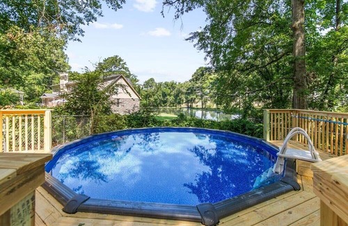 Crestline Heights House | Mins to Airport-Pool- Lake View-Newly Renovated!