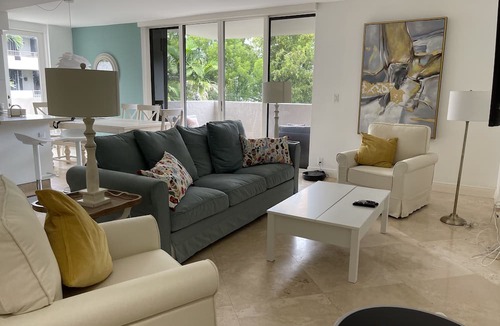 Key Biscayne Condo | Magnificent 3 bedroom key Biscayne condo with pools,Tennis and beach access