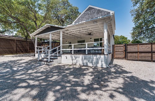Irving House | Luxury Home w/Volleyball, Golf, & Sports
