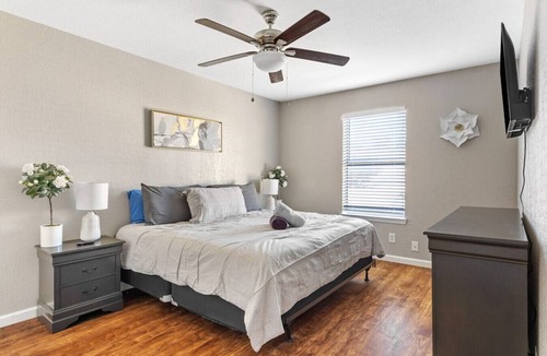 Southwest Carrollton Condo | 50% OFF The Executive`s Nest: 2BR Near Major Hubs