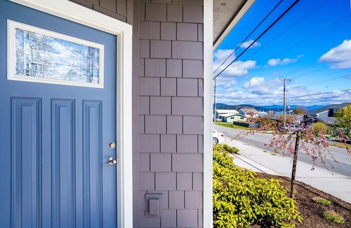 Anacortes House | Cute cottage, close to everything Anacortes has to offer. Discounts available