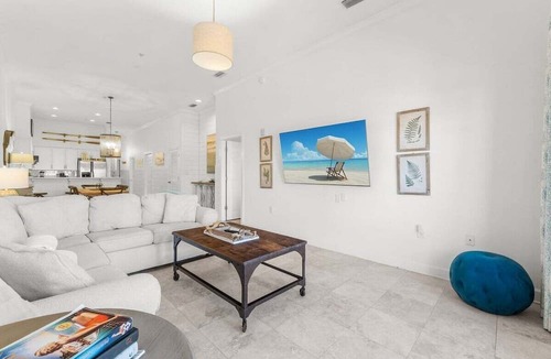 Seacrest Beach Condo | The Holland House 331–Spacious Condo–Sleeps 8