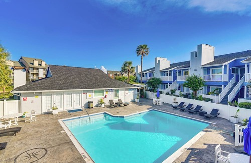 Galveston Condo | Bay View, Pool Access: Romantic Galveston Retreat!
