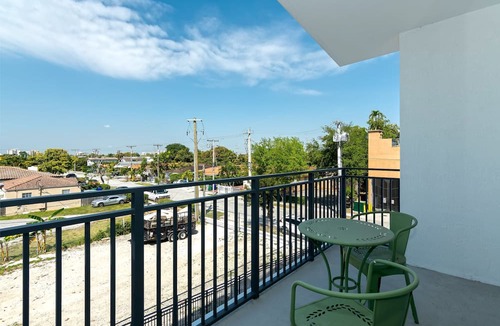 Coral Way Apartment | Roami at Grove 27