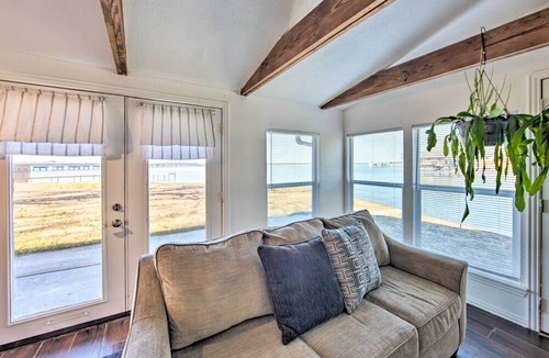 Carolyn Estates Cottage | Waterfront Gun Barrel City Cottage w/Views!