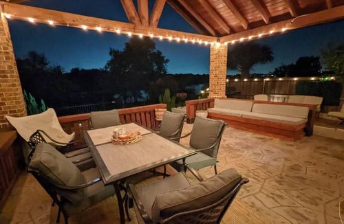 Northwest Carrollton House | Scenic Spacious Patio Pond View, Pool Table, Gym, Spa Whirlpool Tub 5 Bed Room
