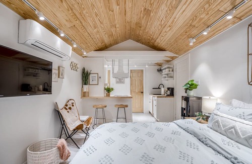 Greater Heights Apartment | Historic Heights Rustic Urban - 5 km from FIFA Fest