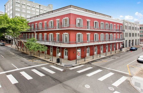 Arts/Warehouse District Condo | DOWNTOWN 2BR Walk to Superdome,Parade French Quarter