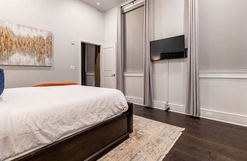 Central Business District Apartment | 🌙 Oversized Downtown Condo with Private Terrace🌙 - The Crescent