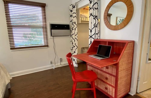 West Palm Beach Apartment | 1/1 steps from downtown w/bikes. clean & comfortable
