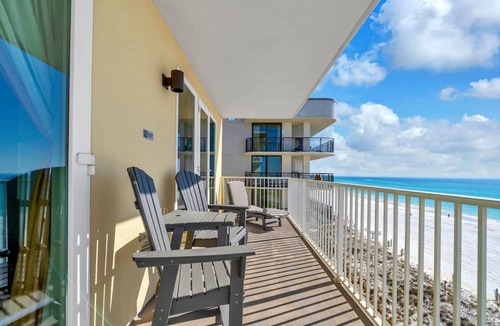 Fort Walton Beach Condo | Gulf-front corner unit. 5th floor. Beach service during season!