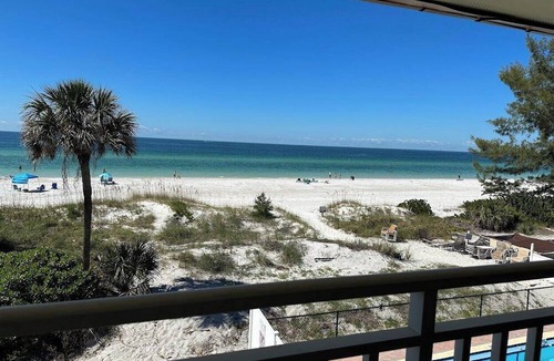 Bradenton Beach Condo | Club Bamboo South unit 225, Anna Maria Island - Gulf Front Studio, ocean view, maximum occupancy of 4 people.