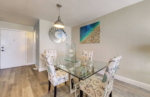 Hollywood South Central Beach Condo | Walk to Hollywood Beach: Coastal Condo w/Views!