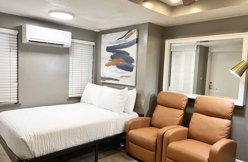 North Miami House | Miami Beach HomeStay