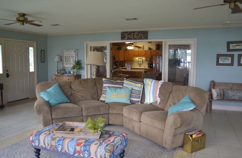 Donalsonville House | Uncle Boo's Spacious home with Awesome lake view and large yard.