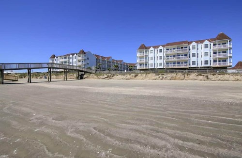 Galveston Condo | Beach Condo Freshly Renovated- Gorgeous views- cross the dune to beach (2307)