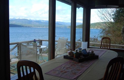 Union Cottage | Alderbrook Area Waterfront Beach Cottage, All Season Escape- Spectacular Views!