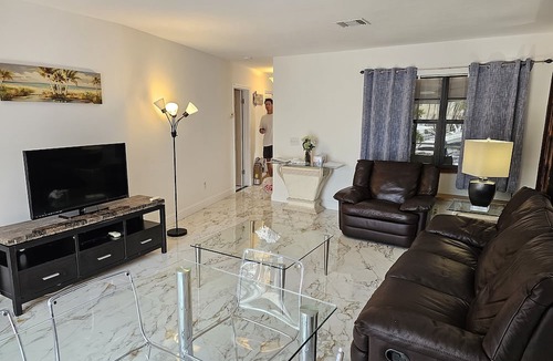East Fort Lauderdale Apartment | Cozy Duplex overlooks the water and is within walking distance of the beach!