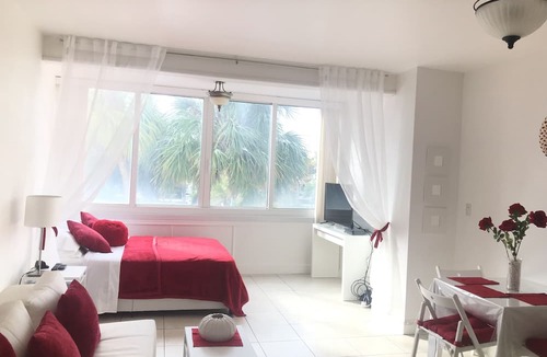 East Fort Lauderdale Apartment | My red and white studio on the beach