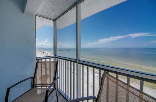 Fort Myers Beach Condo | Bel Air Penthouse 2 Charming Beachfront Condo
