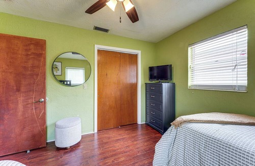 St. Petersburg House | St Pete Home w/Ample Parking! Near Dtwn & Beaches