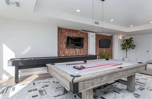 Biggar Apartment | Landing | Incredible 1BD, Clubhouse, Gym