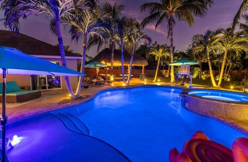 Port Saint Lucie House | The Grande Oasis: Tiki-Hut; Pool & Hot Tub; Summer Kitchen; Perfectly Maintained