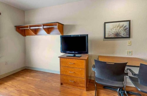 Bossier City Apartment | 1 Full Bed | Smoking, Kitchen