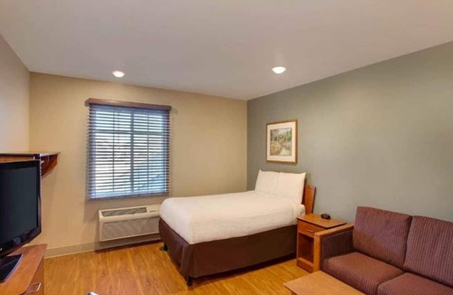 Bossier City Apartment | 1 Full Bed | Smoking, Kitchen
