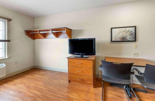 Pelham Apartment | ADA Stay| Studio 6 Pelham|1 Bed| Tub | Kitchen | Nsmk
