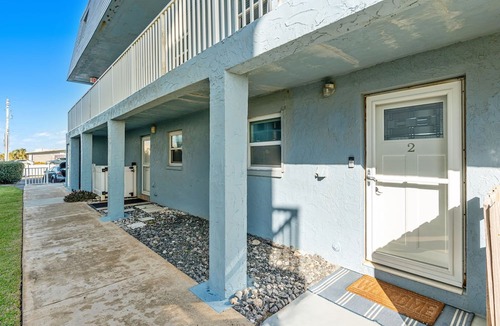 South Patrick Shores Condo | Steps to Sand: Ground-Floor Condo with Patio, Private Beach Access & Pool! ☀️