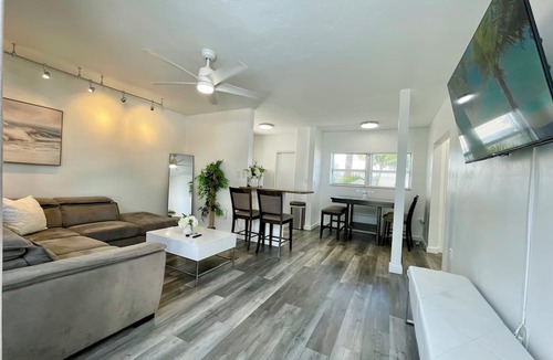 Lauderdale Beach Apartment | 2301/U1-Comfy-Beachfront-Central-1-bedroom-apartment-with-AC-in-Fort-Lauderdale