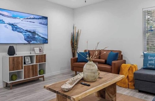 Sulphur Springs Apartment | Trendy 2 bed 2 bath Heart of Tampa Unit B